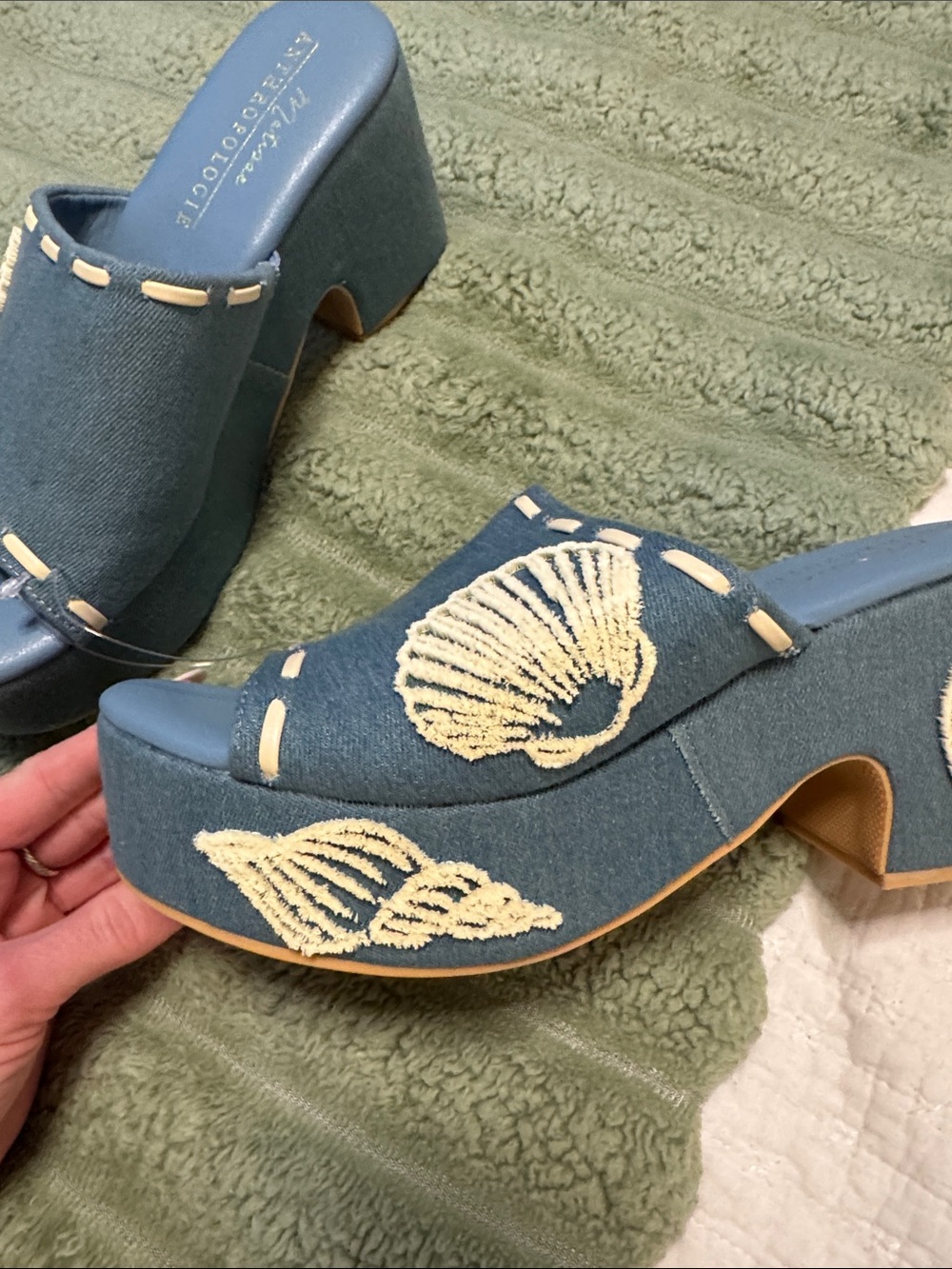 NWOT Anthropologie Blue Canvas Embroidered Shell Mule Slides/heels - Picture 3 of 11